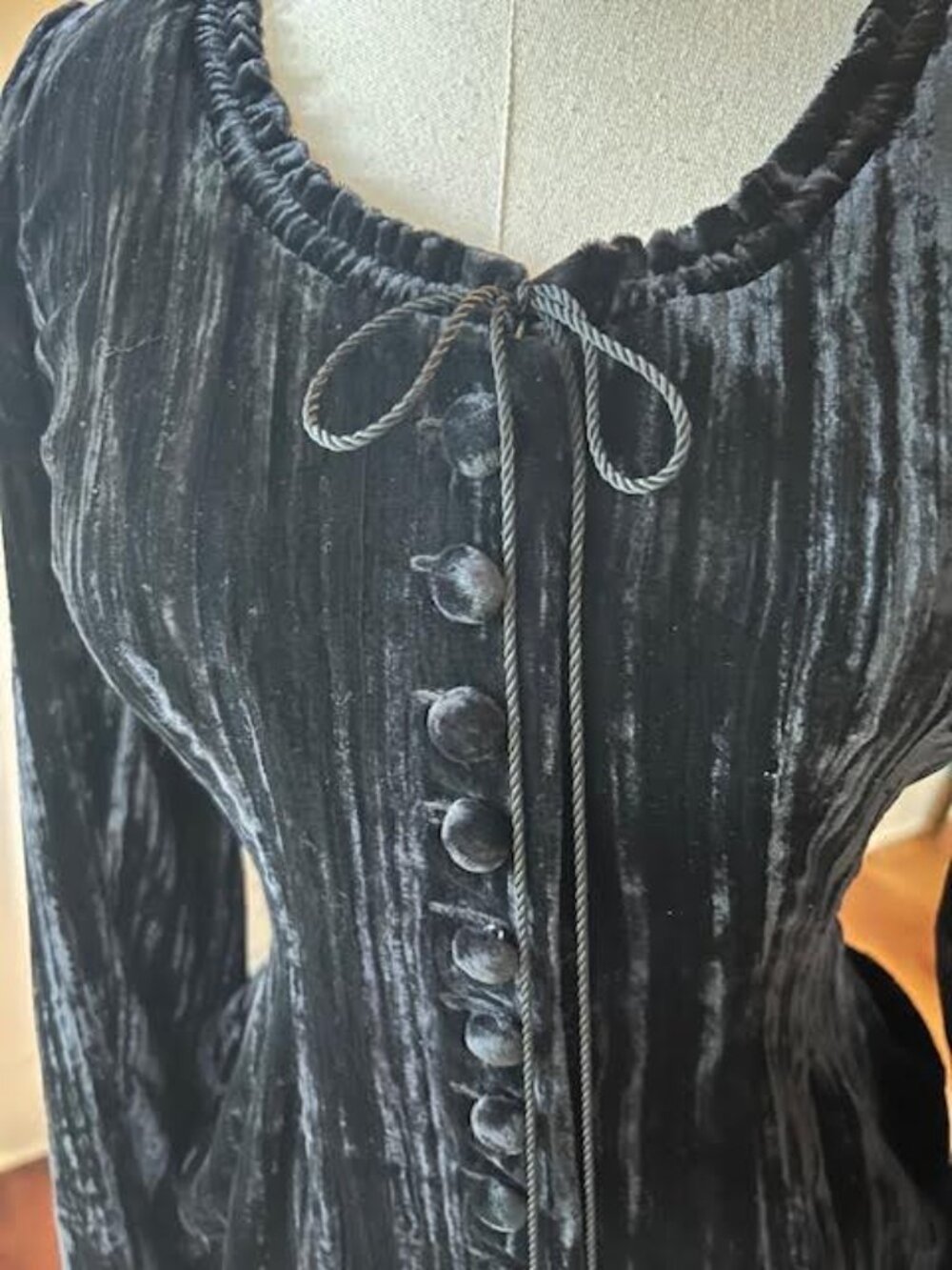 Vintage Y2K Betsey Johnson Black Crushed Velvet Bustle Top - Picture 4 of 12
